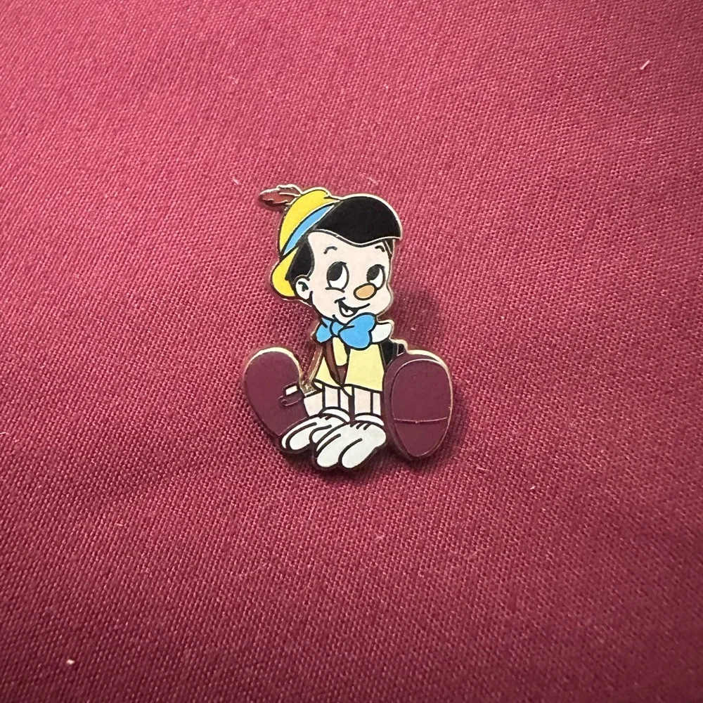 Mini Pinocchio Disney Pin - Picture 1 of 2